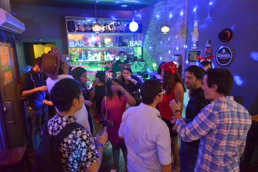 Singapore Night Bar Hopping Tour with Skip - the - Line