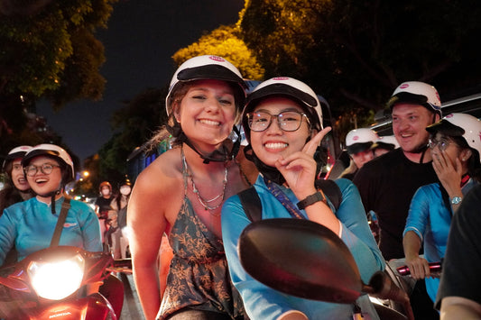 Street Food & Sightseeing Tour with Aodai Rider in Ho Chi Minh City
