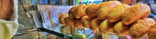 Street Food & Sightseeing Tour with Aodai Rider in Ho Chi Minh City