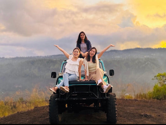 Mount Batur 4WD Jeep Sunset Tour With Photographer in Kintamani Bali