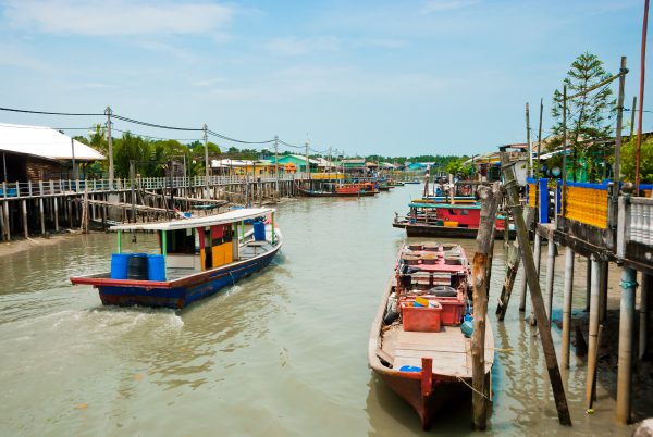 Pulau Ketam Fishing Village with Blue Mosque and Thean Hou Temple