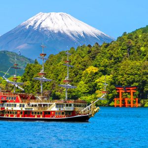 [Mt. Fuji, Hakone, Kamakura, and Enoshima Day Trip] Lake Ashi Pirate Ship Cruise & Mt. Fuji and Owakudani Views by Ropeway & Enoshima Scenic Views and Gourmet Food (Departure from Tokyo/Shinjuku)