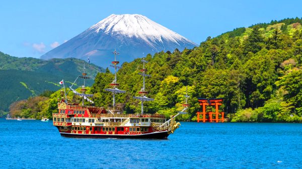 [Mt. Fuji, Hakone, Kamakura, and Enoshima Day Trip] Lake Ashi Pirate Ship Cruise & Mt. Fuji and Owakudani Views by Ropeway & Enoshima Scenic Views and Gourmet Food (Departure from Tokyo/Shinjuku)