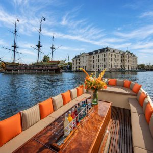 Amsterdam: Luxury Canal Cruise with Unlimited Drinks & Bite option